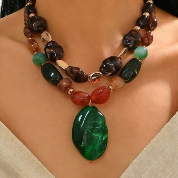 Jewelry - Chic Green and Brown Beaded Necklace